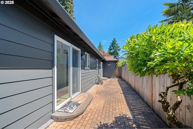3427 NE 32nd Pl, Portland, OR 97212 - fenced backyard featuring a patio