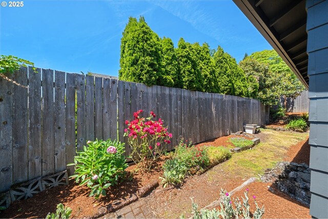 3427 NE 32nd Pl, Portland, OR 97212 - view of fenced backyard