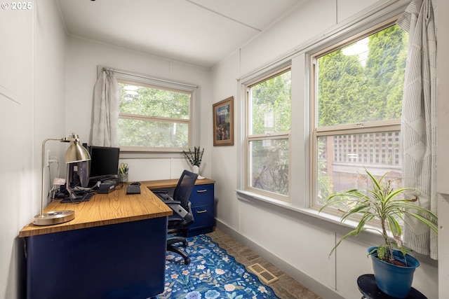 8413 SW 4th Ave, Portland, OR 97219 - tiled home office featuring baseboards