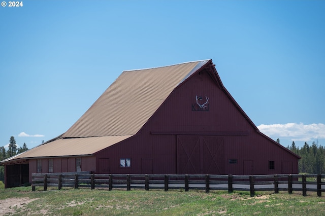 view of yard featuring a rural view