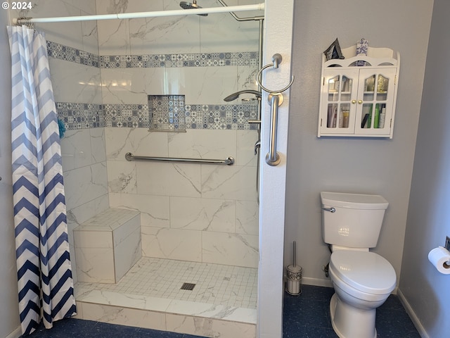 full bath featuring a shower stall, baseboards, and toilet