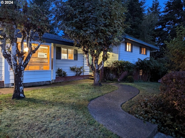 view of front of home featuring a front yard