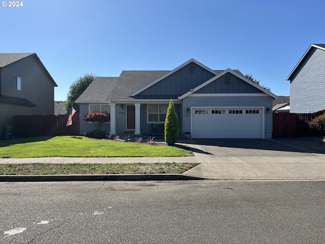 view of front facade featuring a garage and a front yard