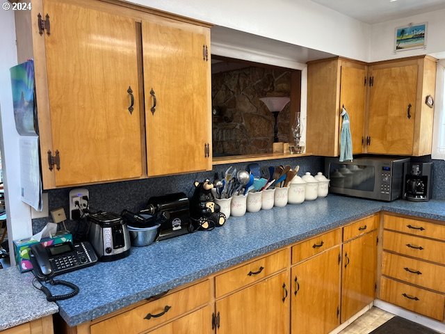 kitchen featuring backsplash