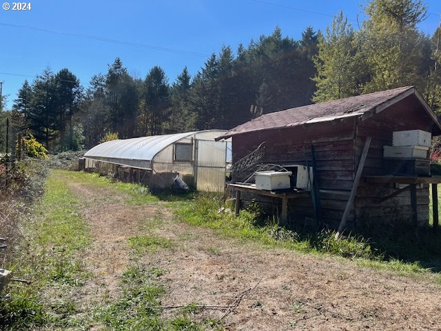 view of outdoor structure