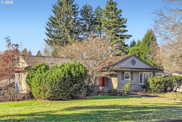 view of front of home with a front yard