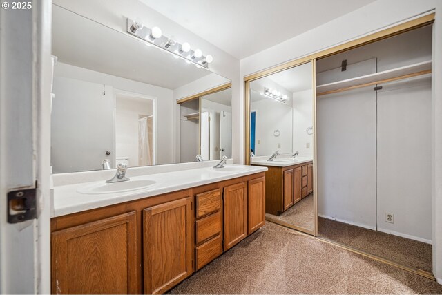 bathroom featuring a shower with shower curtain