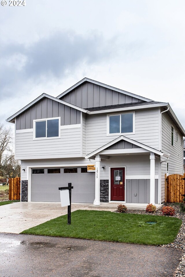 view of front facade featuring a front yard and a garage