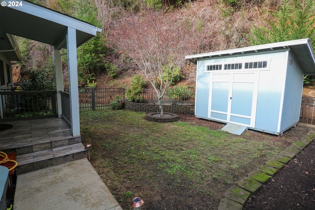 view of yard with a storage unit