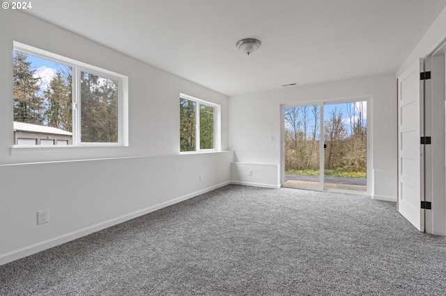 spare room featuring carpet floors