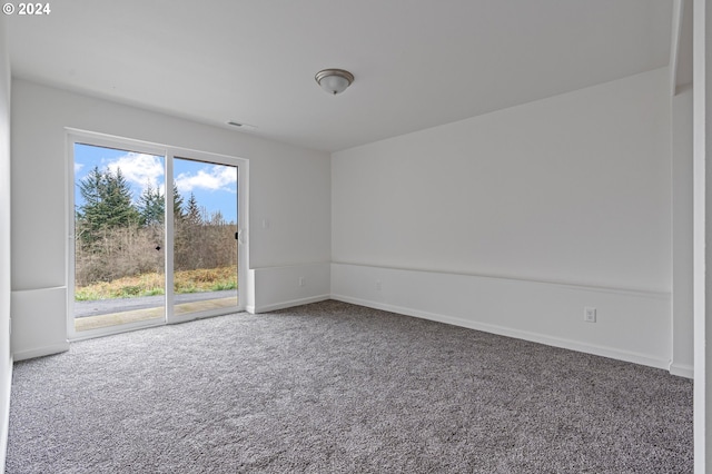 unfurnished room featuring carpet floors