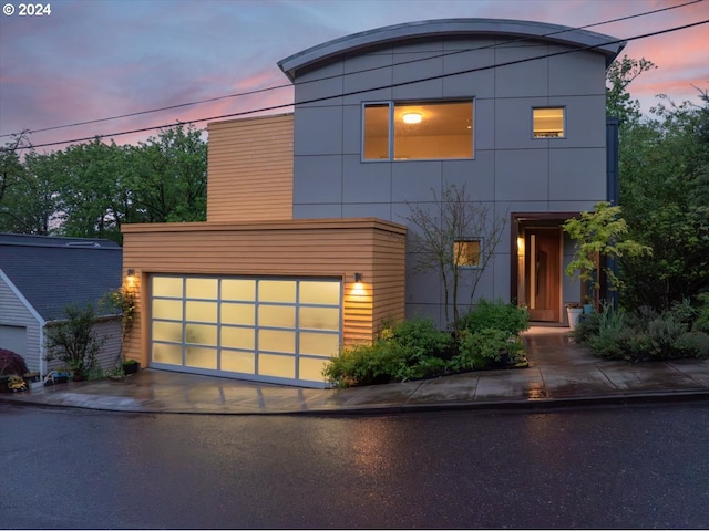 view of front facade featuring a garage