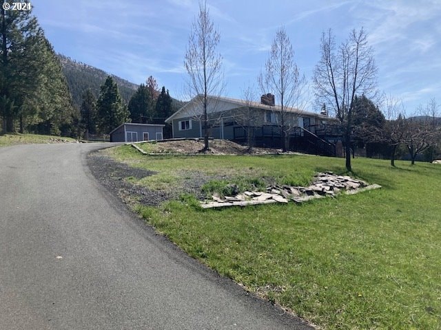 single story home with a mountain view and a front yard