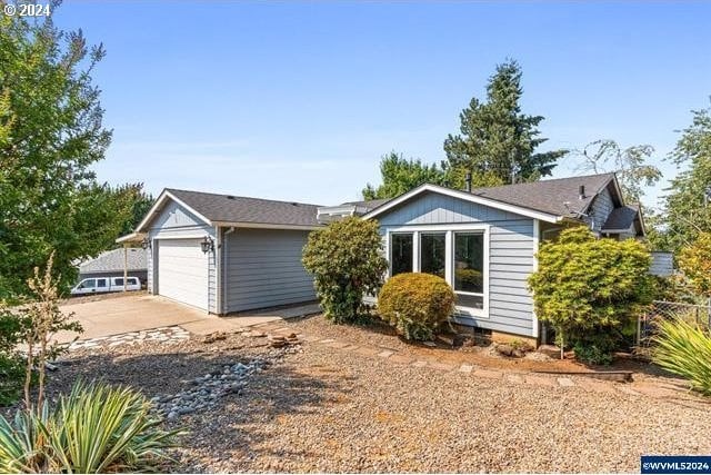 single story home featuring a garage