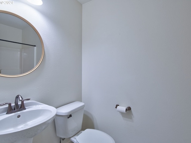 bathroom featuring sink and toilet