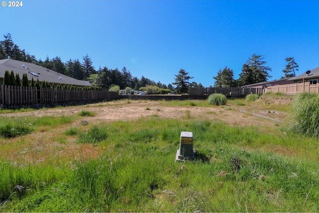 Listing photo 2 for 765 Edwards, Coos Bay OR 97420