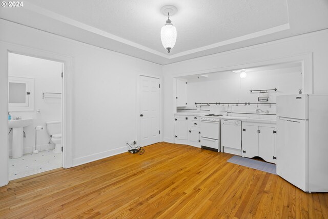 unfurnished dining area featuring sink and light tile patterned flooring