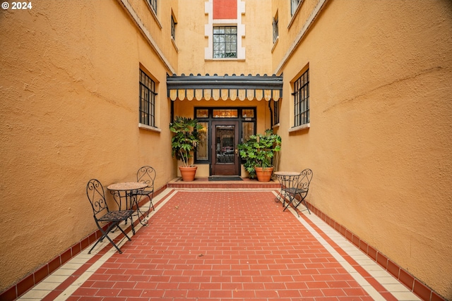 entrance to property with stucco siding