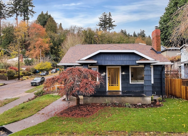 bungalow-style home featuring a front lawn