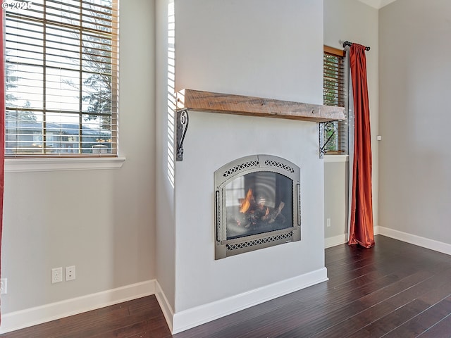 details featuring hardwood / wood-style floors