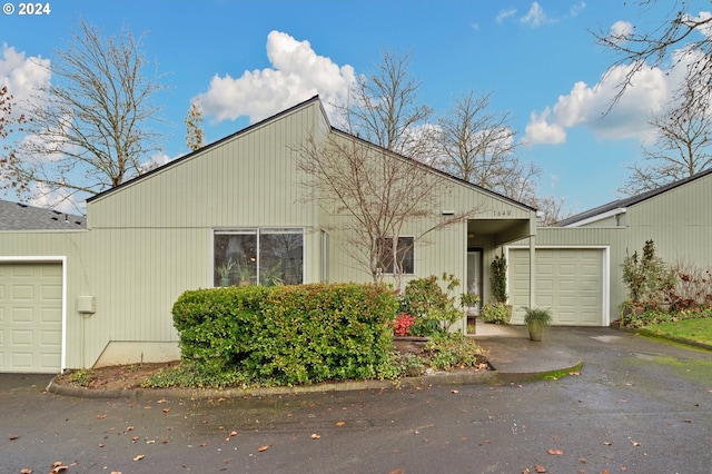 view of front of house featuring a garage