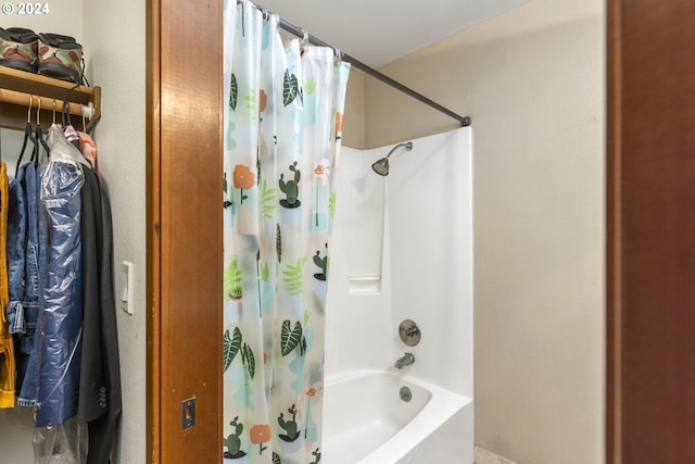 bathroom featuring shower / bath combo