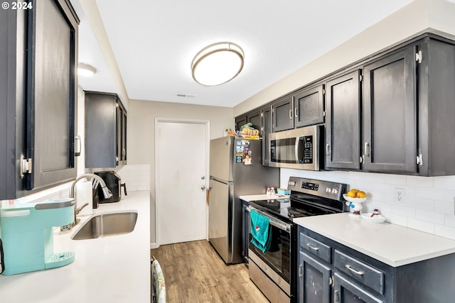 4711 Siesta Ct NE, Salem, OR 97305 - kitchen featuring backsplash, sink, stainless steel appliances, and light wood-type flooring