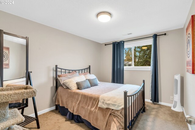 4711 Siesta Ct NE, Salem, OR 97305 - bedroom with light carpet