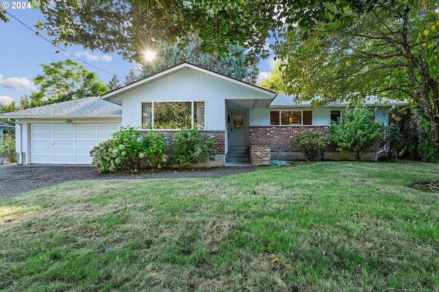 view of front of property featuring a front yard and a garage