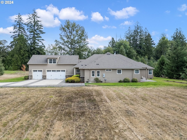 view of front of house featuring a front yard