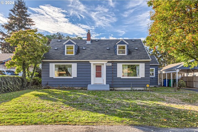 cape cod house featuring a front lawn