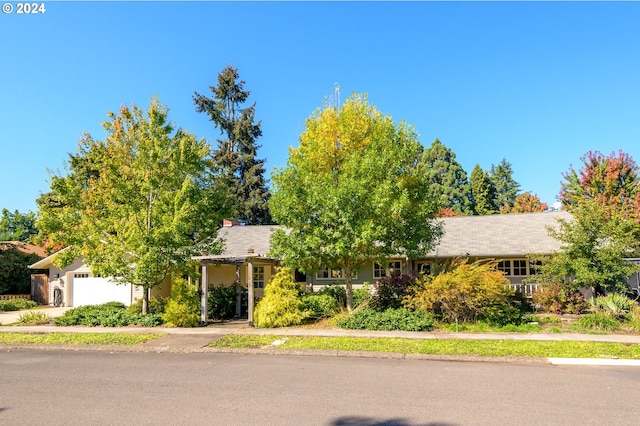 view of front of house featuring a garage