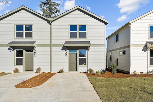 view of front of house featuring a front yard