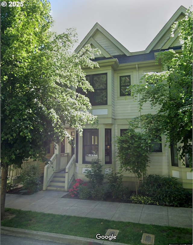 view of front facade