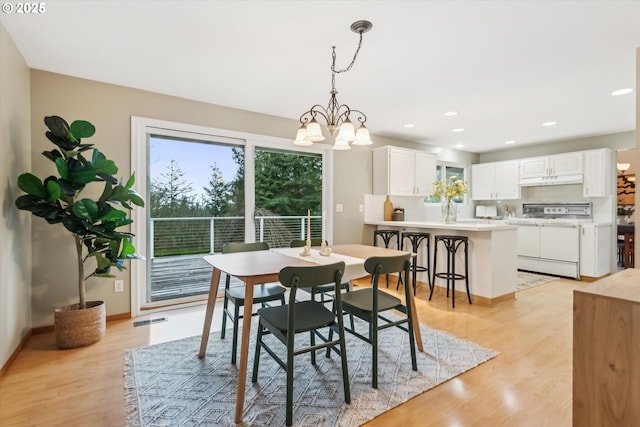 dining room with light wood-style flooring, recessed lighting, visible vents, and baseboards