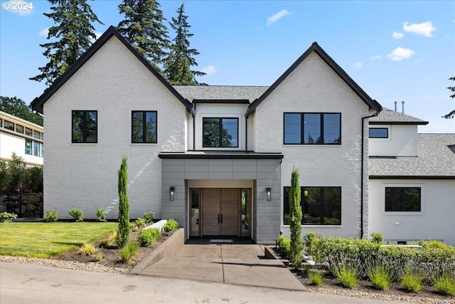 view of front facade with a front yard