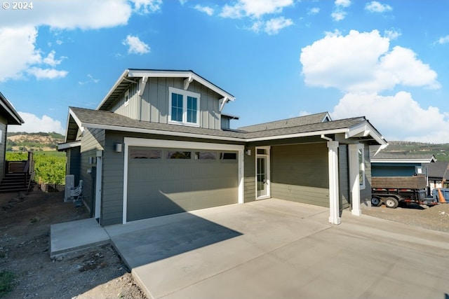 view of front facade featuring a garage