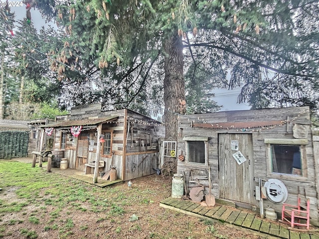 view of outbuilding