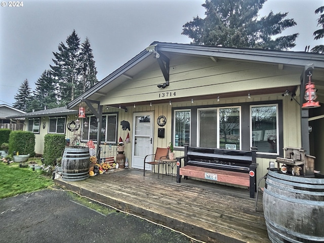 view of front of home featuring cooling unit and a porch