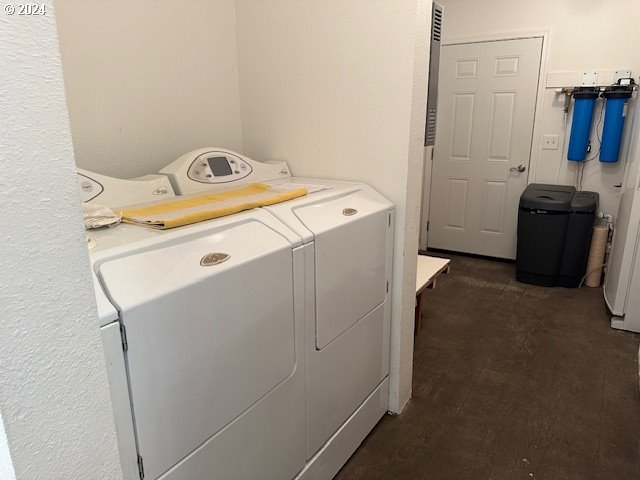 laundry room featuring washing machine and dryer