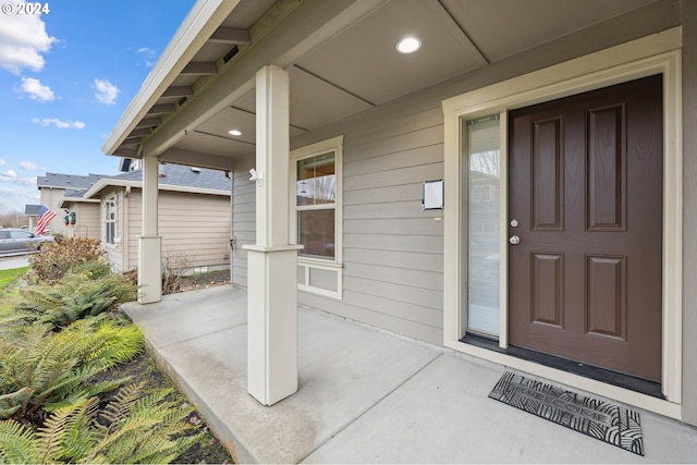 entrance to property featuring a porch