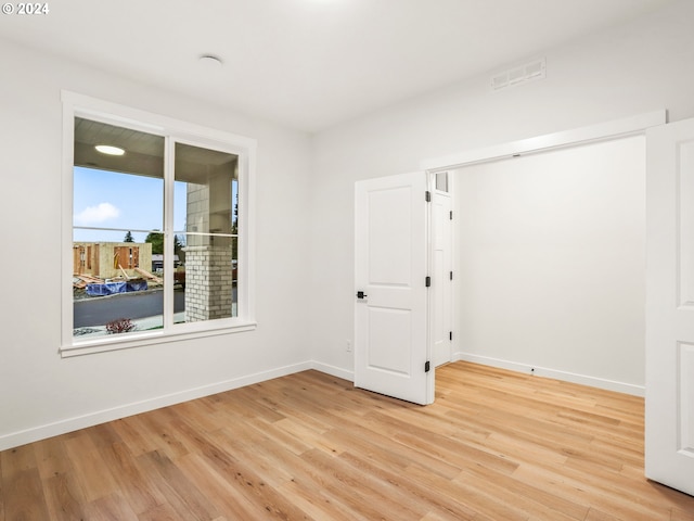 unfurnished room featuring light hardwood / wood-style floors