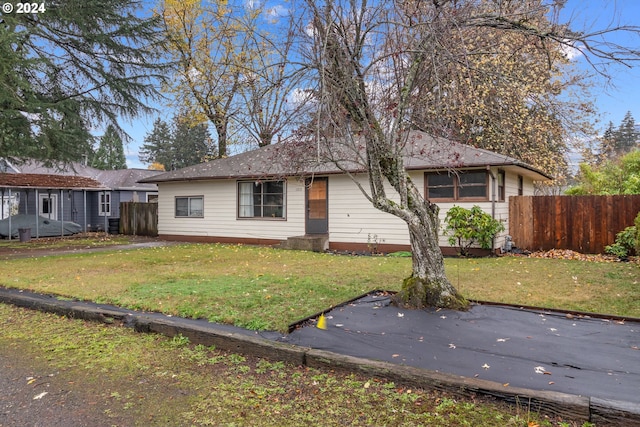 ranch-style home with a front lawn