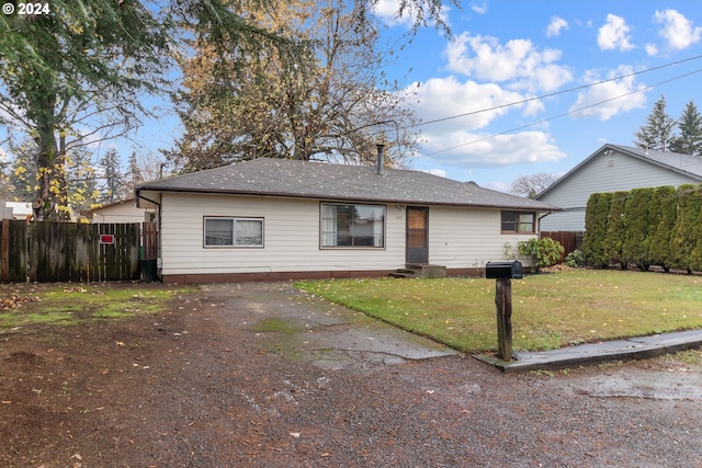 single story home featuring a front yard