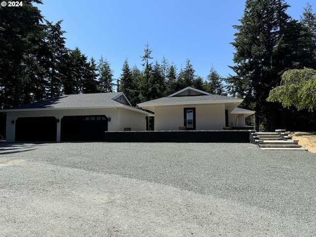 view of front facade featuring a garage