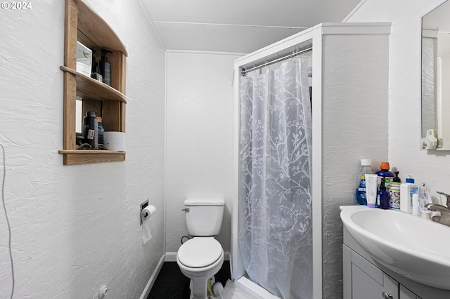 bathroom with a shower with curtain, vanity, and toilet