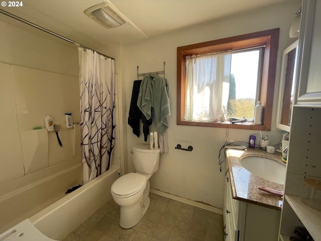 bathroom featuring toilet, baseboards, vanity, and shower / tub combo with curtain