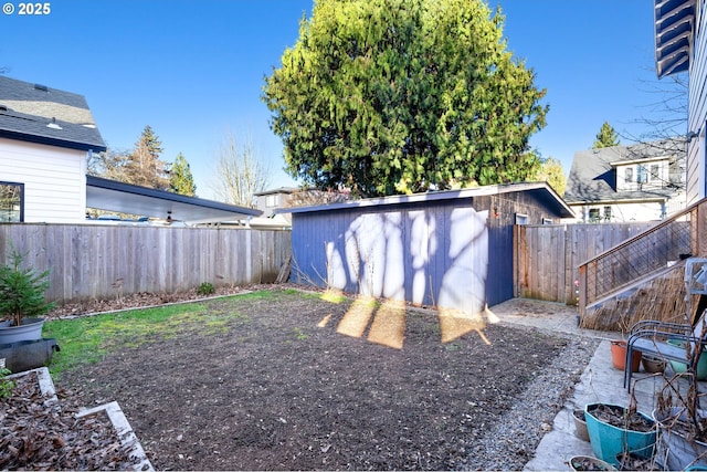 view of yard with a storage unit