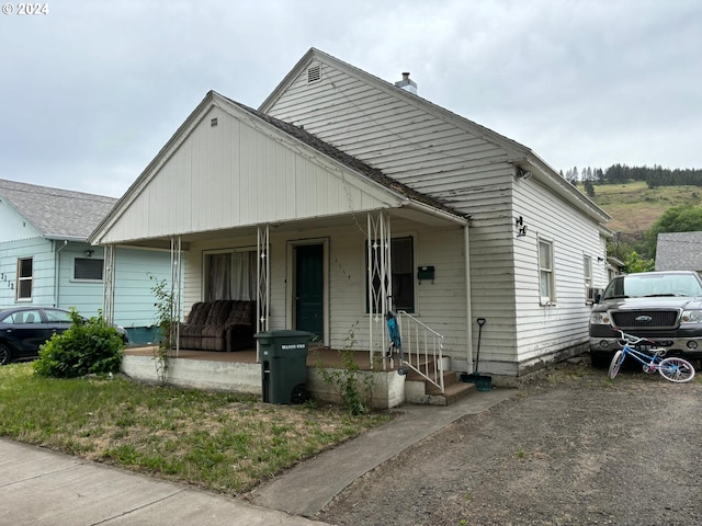 bungalow-style house with covered porch