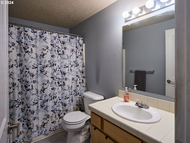 bathroom featuring a shower with curtain, vanity, a textured ceiling, and toilet